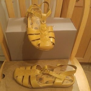 Sandals, Leather, Yellow, NEW